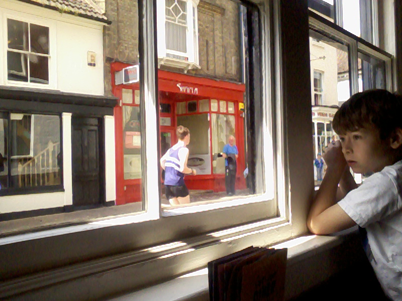 Mason watching the Woodbridge 10k from the East Coast Diner.