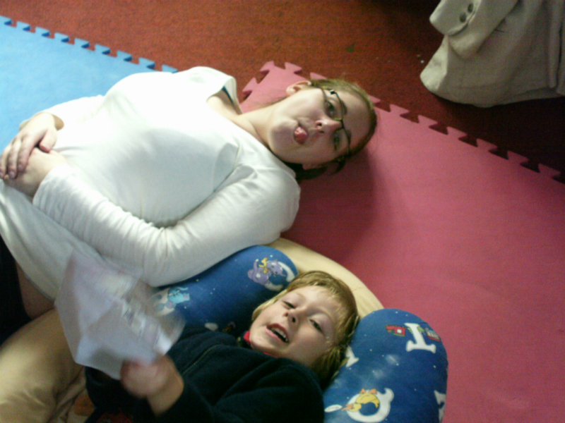 Ruthie & Mason take it easy.