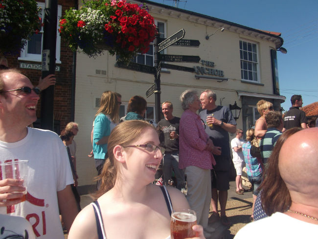 Pete & Ruthie outside The Anchor.