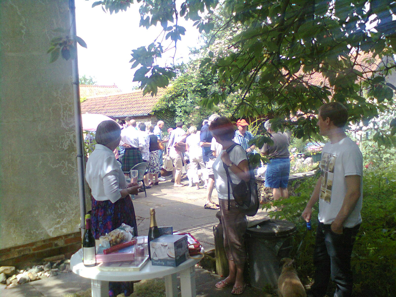 The crowds gather as Janet, Jo and Will watch on.